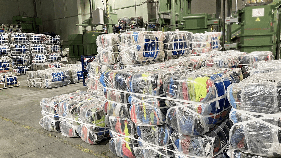 A donde va la ropa de los contenedores de reciclaje textil